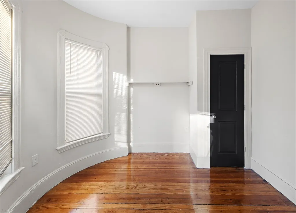 4 bed, 1 bath apartment for rent at 53 Copeland St Unit 2, Roxbury — photo 4 of 15
