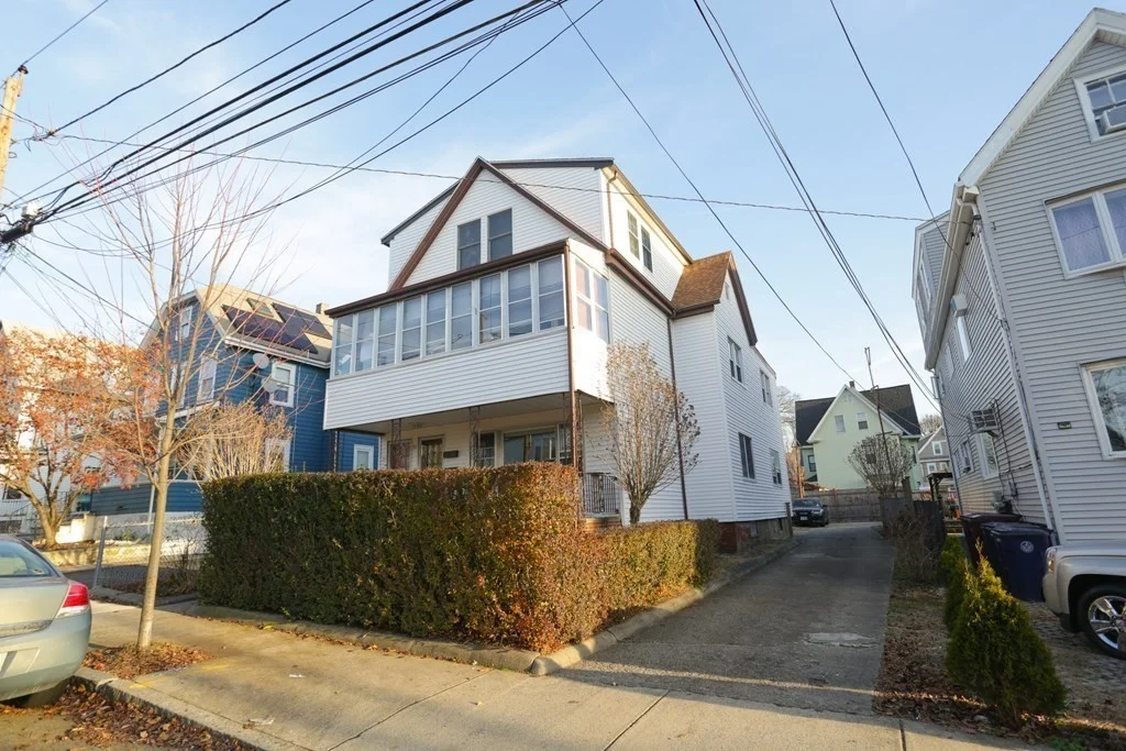 2 bed, 1 bath apartment for rent at 53 Dean Unit 2, Everett — photo 1 of 24
