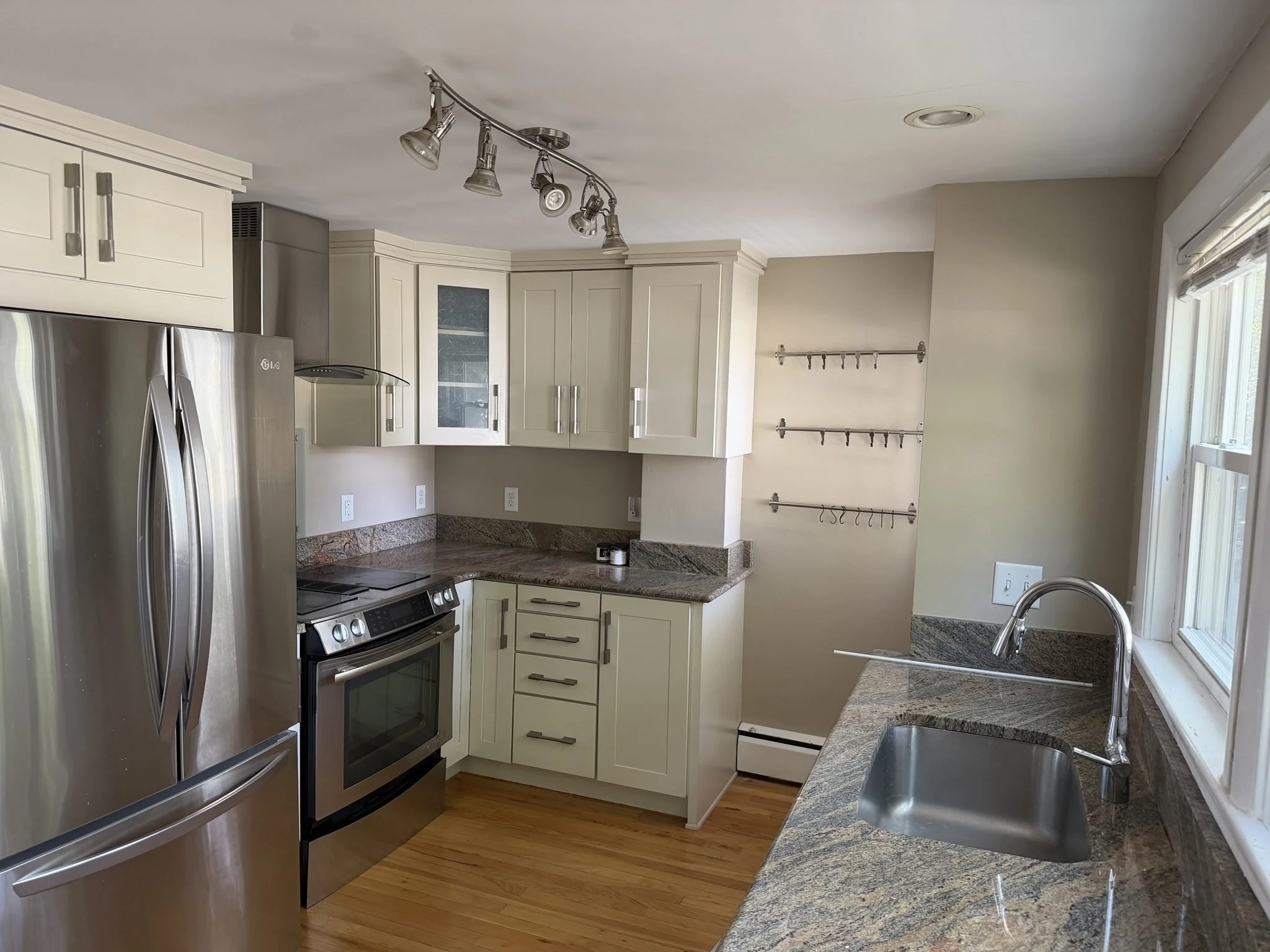 3 bed, 2 bath apartment for rent at 53 Dickson Ave, Arlington — photo 7 of 23