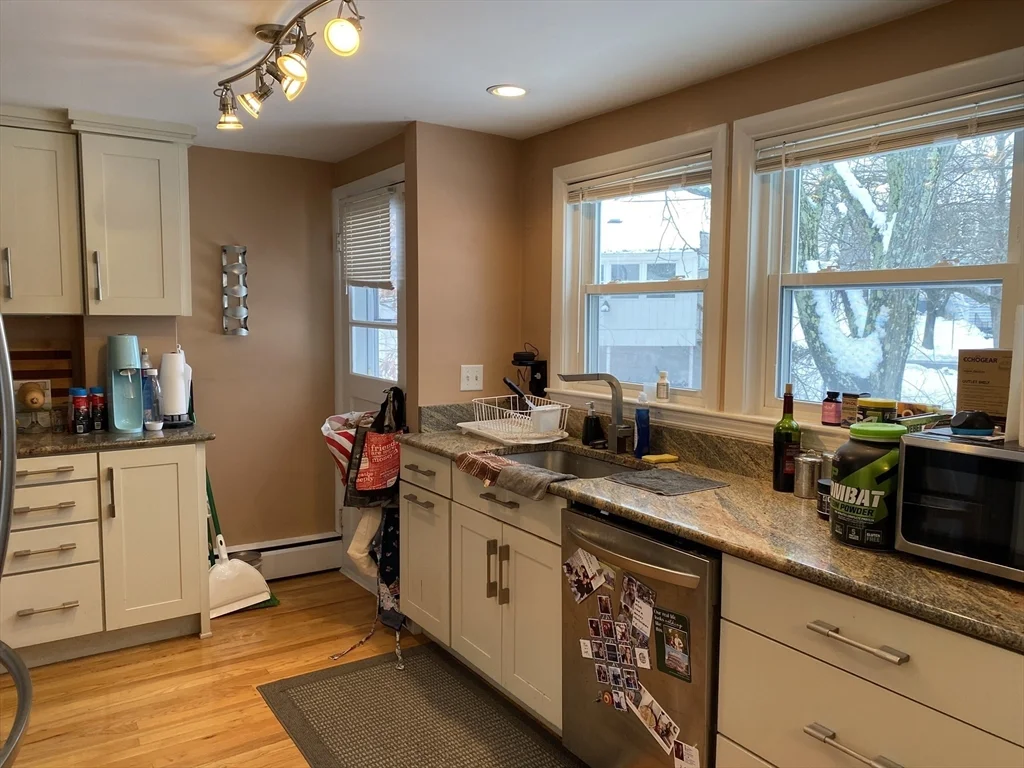 3 bed, 2 bath apartment for rent at 53 Dickson Ave, Arlington — photo 4 of 28