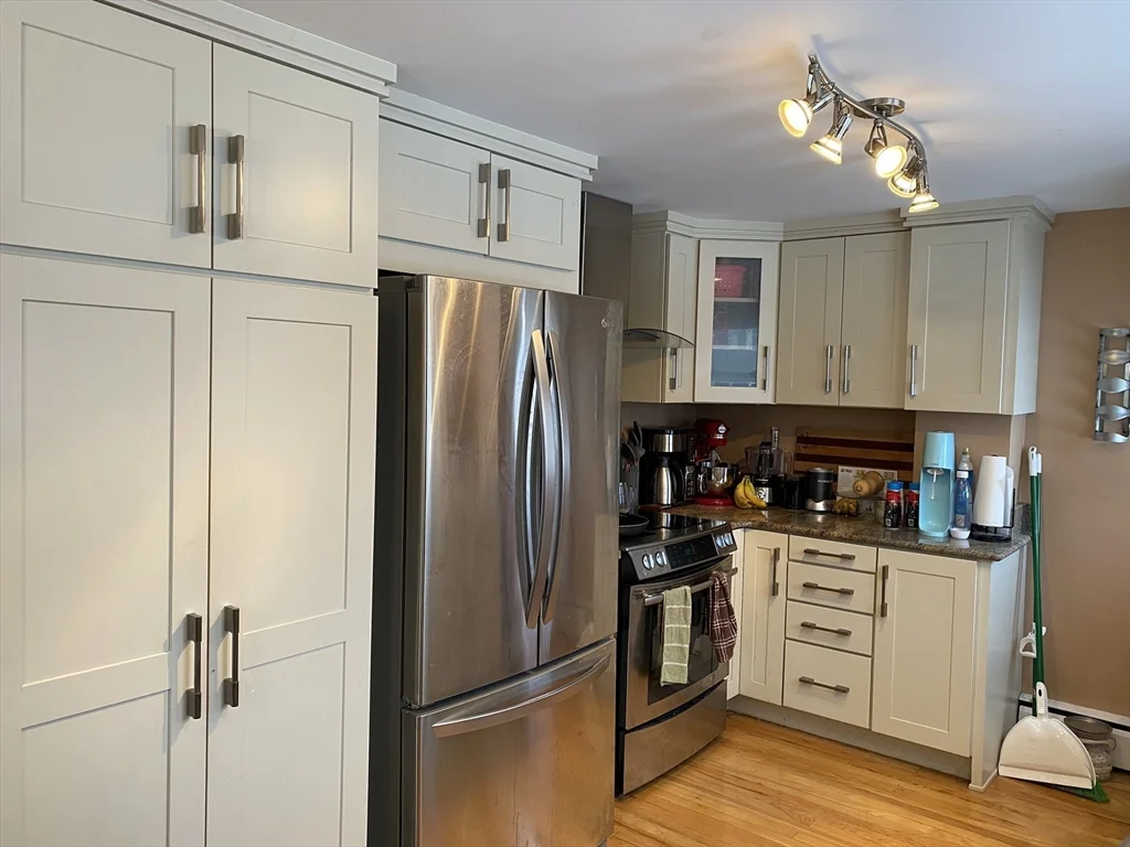 3 bed, 2 bath apartment for rent at 53 Dickson Ave, Arlington — photo 2 of 28