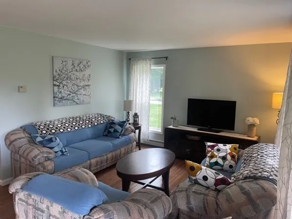 3 bed, 2 bath apartment for rent at 53-E Cummings Ln Unit WINTER RENT, South Westport — photo 15 of 25