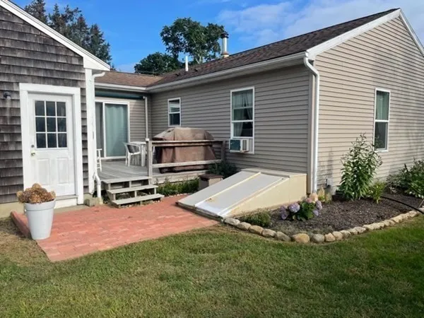 3 bed, 2 bath apartment for rent at 53-E Cummings Ln Unit WINTER RENT, South Westport — photo 6 of 25