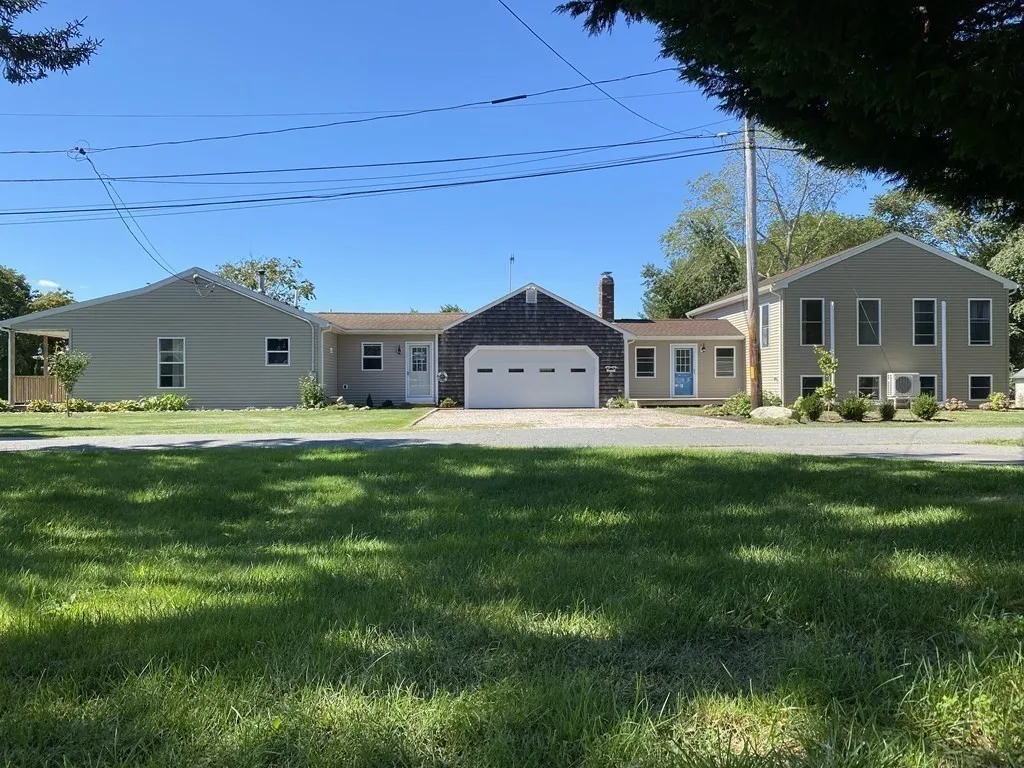 3 bed, 2 bath apartment for rent at 53-E Cummings Ln Unit WINTER RENT, South Westport — photo 2 of 25