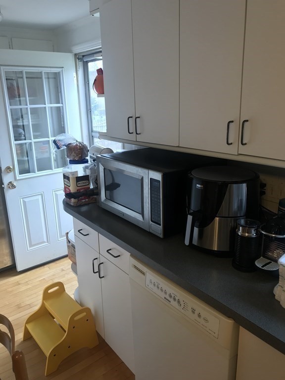 4 bed, 2 bath apartment for rent at 53 Elinor Rd, Newton Highlands — photo 8 of 29
