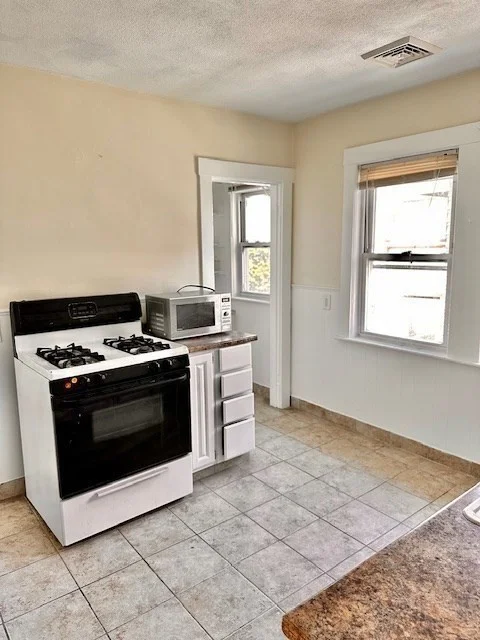3 bed, 1 bath apartment for rent at 53 Fairfax St Unit 2, West Somerville — photo 21 of 29