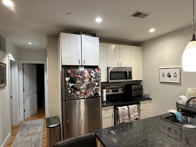 3 bed, 1 bath apartment for rent at 53 Fort Ave Unit 3, Roxbury — photo 4 of 13