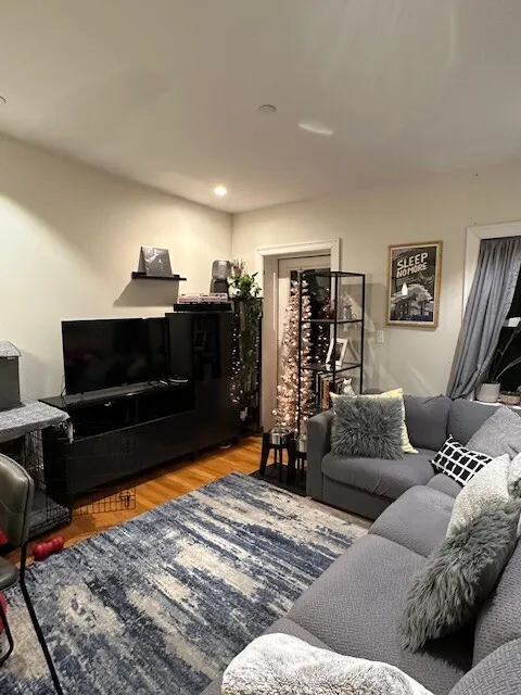3 bed, 1 bath apartment for rent at 53 Fort Ave Unit 3, Roxbury — photo 1 of 13