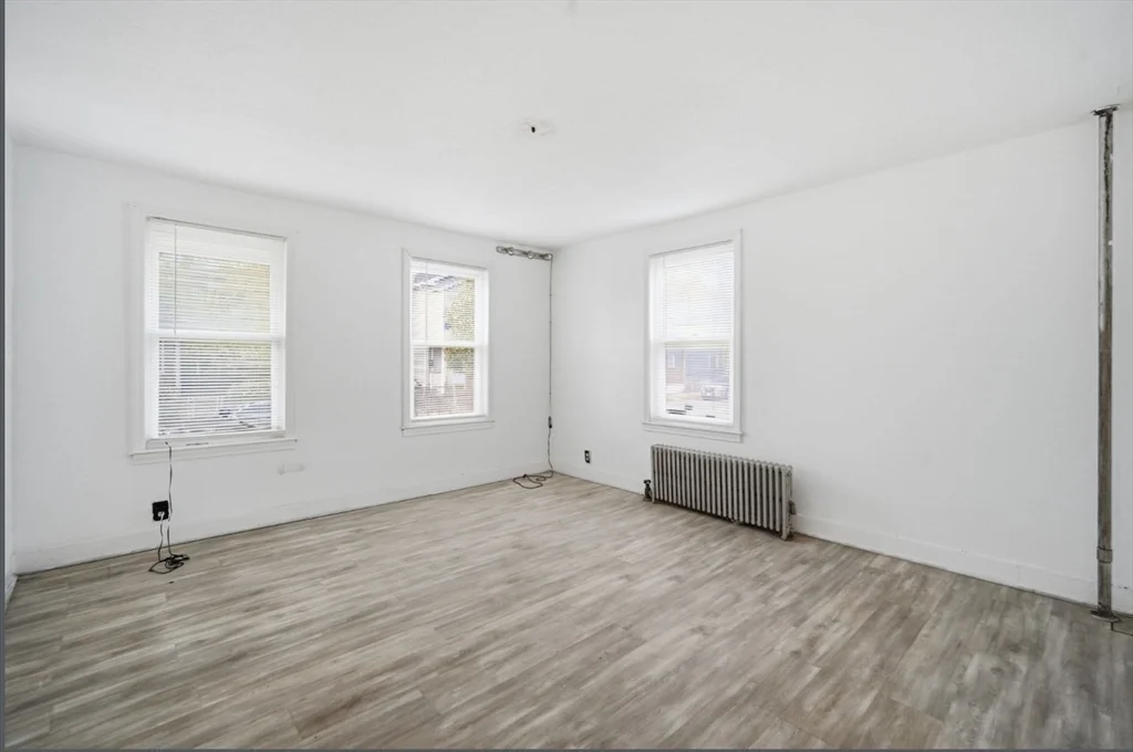 3 bed, 1 bath apartment for rent at 53 Fremont St Unit 1, Springfield — photo 6 of 9