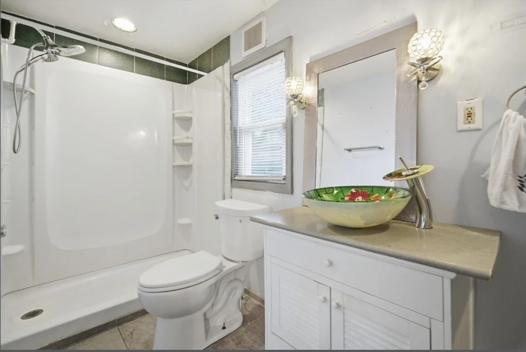 3 bed, 1 bath apartment for rent at 53 Fremont St Unit 1, Springfield — photo 8 of 9