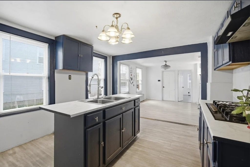 3 bed, 1 bath apartment for rent at 53 Fremont St Unit 1, Springfield — photo 2 of 9