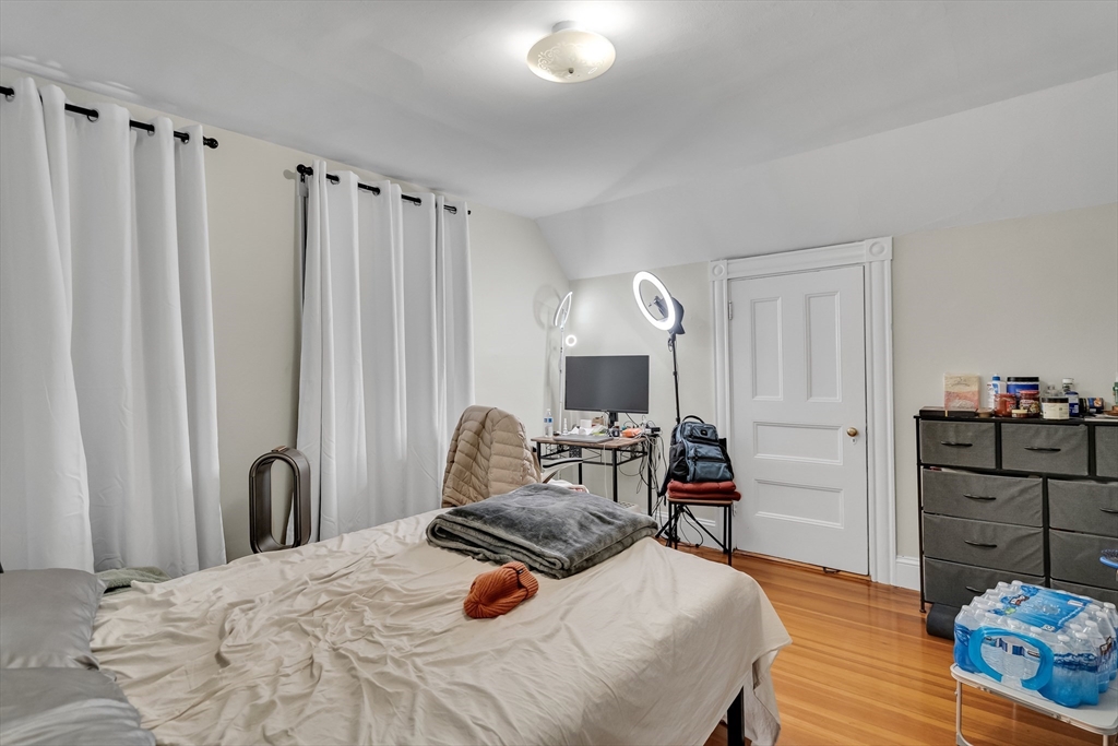 6 bed, 2 bath apartment for rent at 53 Gardner St Unit 2, Allston — photo 10 of 14