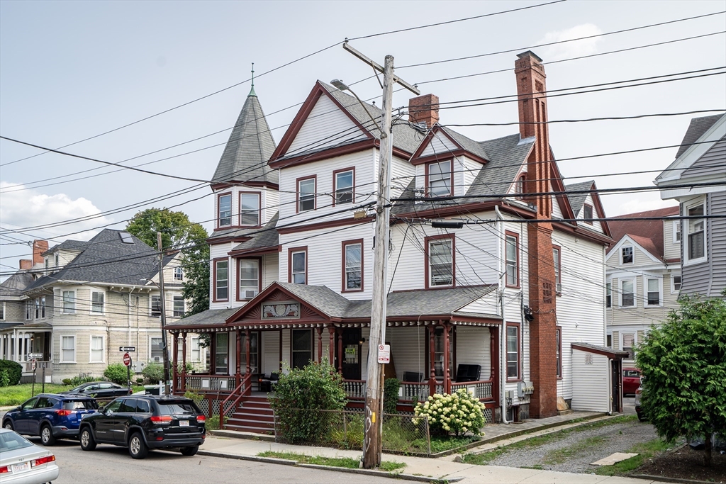 6 bed, 2 bath apartment for rent at 53 Gardner St Unit 2, Allston — photo 1 of 14