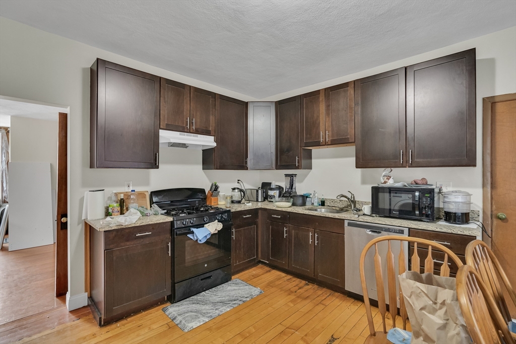 6 bed, 2 bath apartment for rent at 53 Gardner St Unit 2, Allston — photo 2 of 14