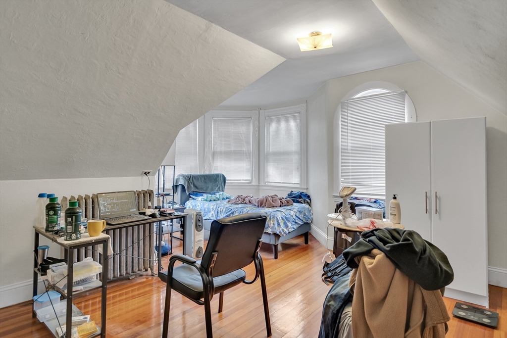 6 bed, 2 bath apartment for rent at 53 Gardner St Unit 2, Allston — photo 9 of 14