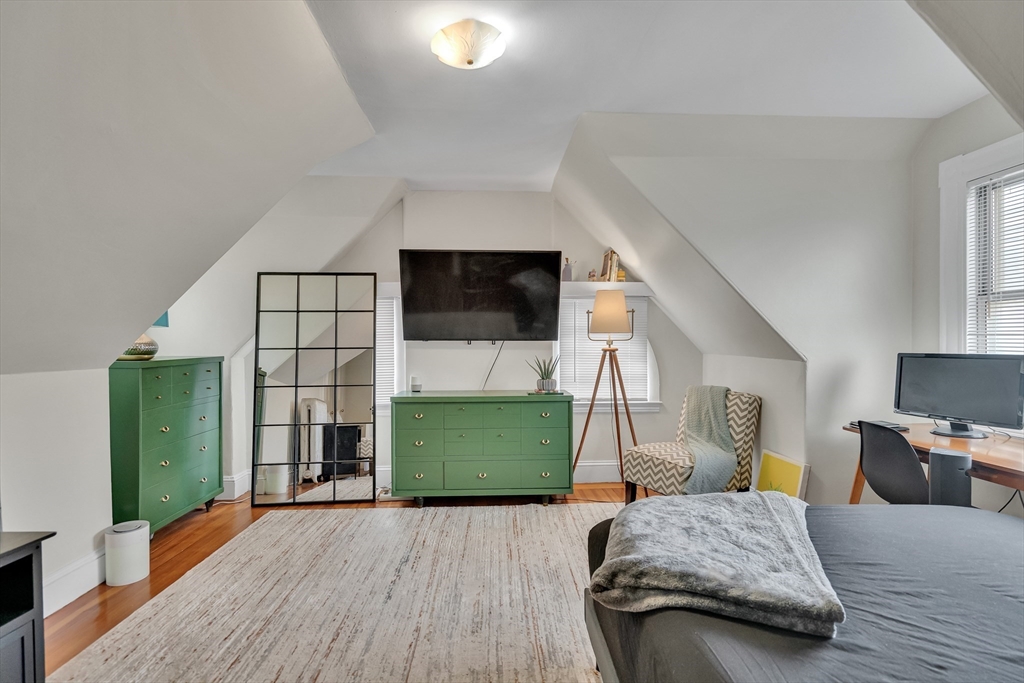 6 bed, 2 bath apartment for rent at 53 Gardner St Unit 2, Allston — photo 7 of 14