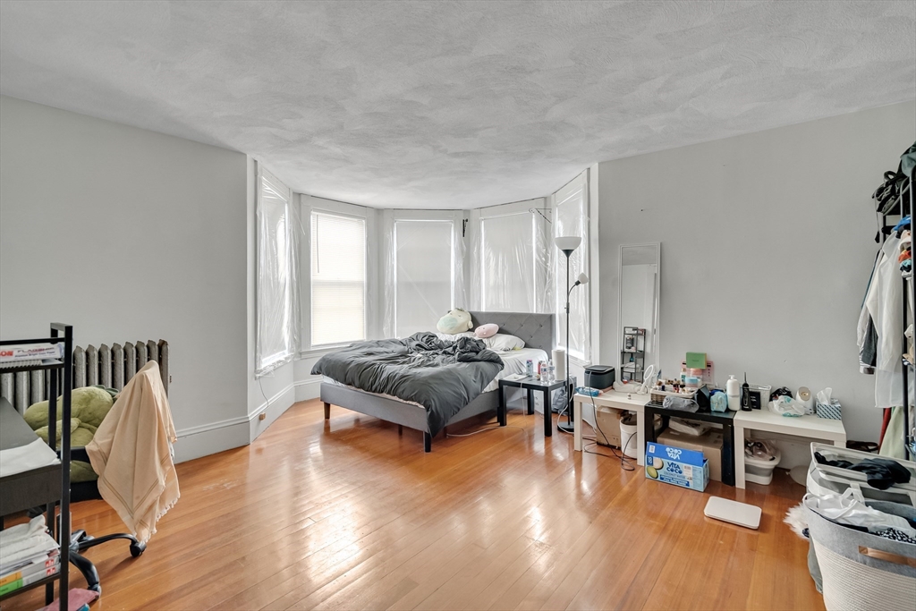 6 bed, 2 bath apartment for rent at 53 Gardner St Unit 2, Allston — photo 8 of 14