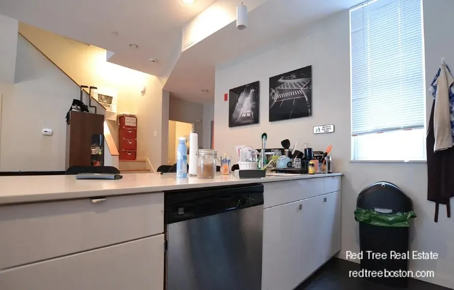 4 bed, 2.5 bath apartment for rent at 53 Glenville Ave Unit 1, Allston — photo 7 of 15