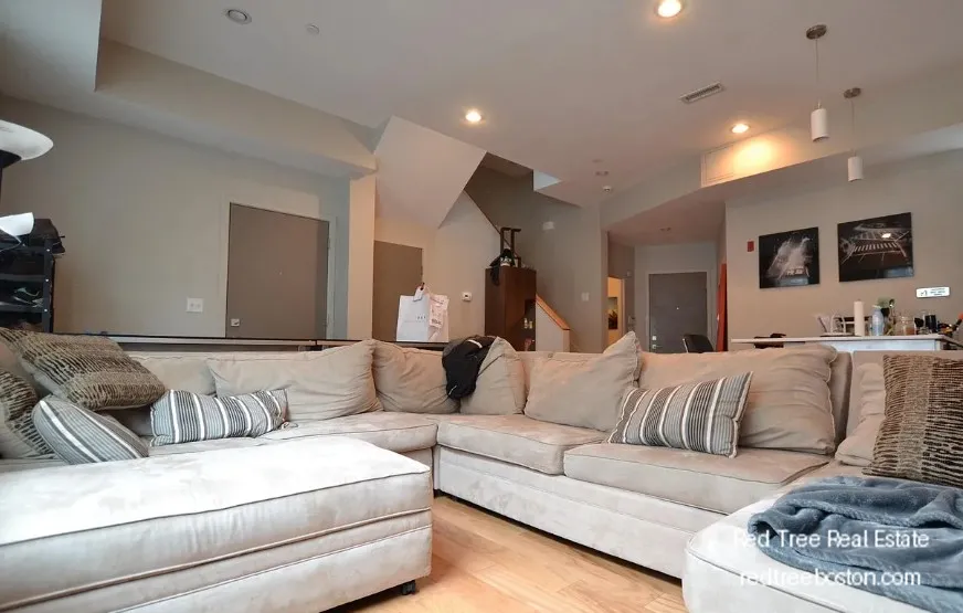 4 bed, 2.5 bath apartment for rent at 53 Glenville Ave Unit 1, Allston — photo 5 of 15