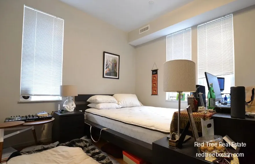 4 bed, 2.5 bath apartment for rent at 53 Glenville Ave Unit 1, Allston — photo 12 of 15