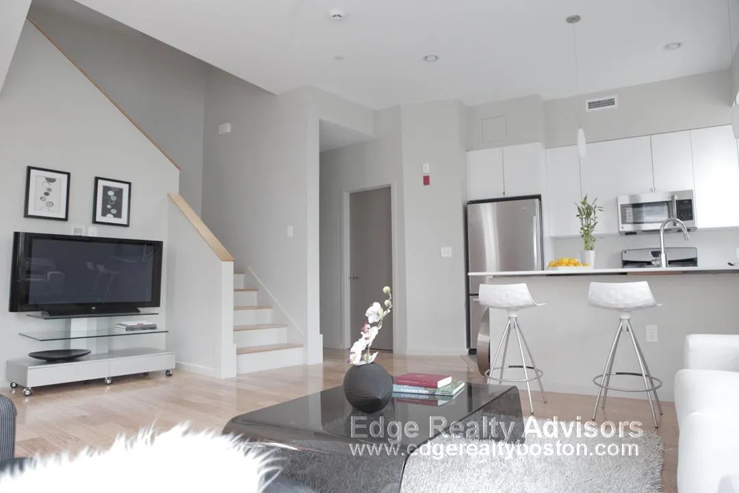 4 bed, 2.5 bath apartment for rent at 53 Glenville Ave Unit N/A, Allston — photo 2 of 4