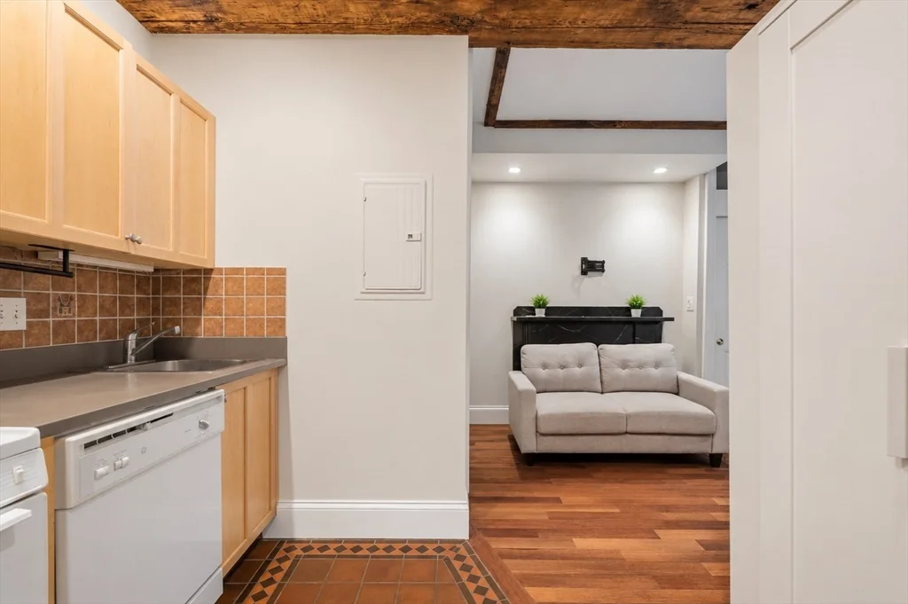 Studio bed, 1 bath apartment for rent at 53 Hancock St Unit 1, Beacon Hill — photo 3 of 6