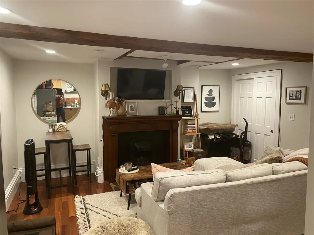 1 bed, 1 bath apartment for rent at 53 Hancock St Unit 2, Beacon Hill — photo 1 of 16