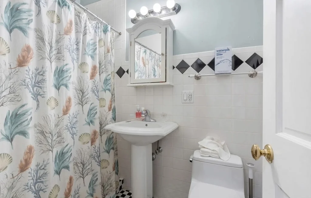 1 bed, 1 bath apartment for rent at 53 Hancock St Unit 5, Beacon Hill — photo 4 of 5