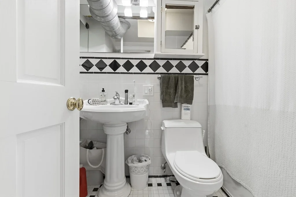 1 bed, 1 bath apartment for rent at 53 Hancock St Unit 9, Beacon Hill — photo 11 of 15