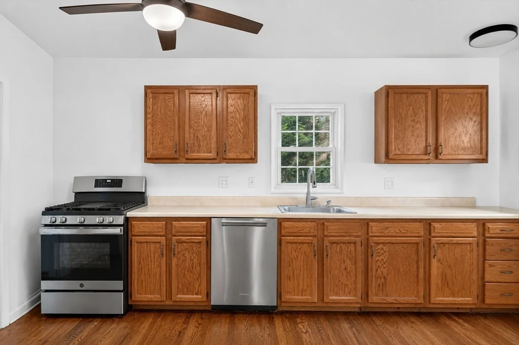 2 bed, 1 bath apartment for rent at 53 Henderson St, Arlington — photo 16 of 37