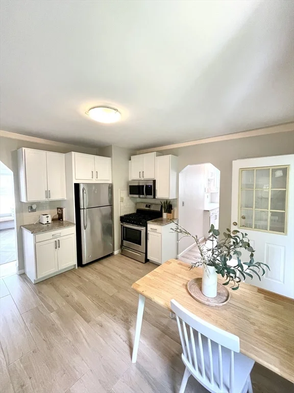 5 bed, 1 bath apartment for rent at 53 Hillsdale Unit 1, Boston — photo 9 of 35