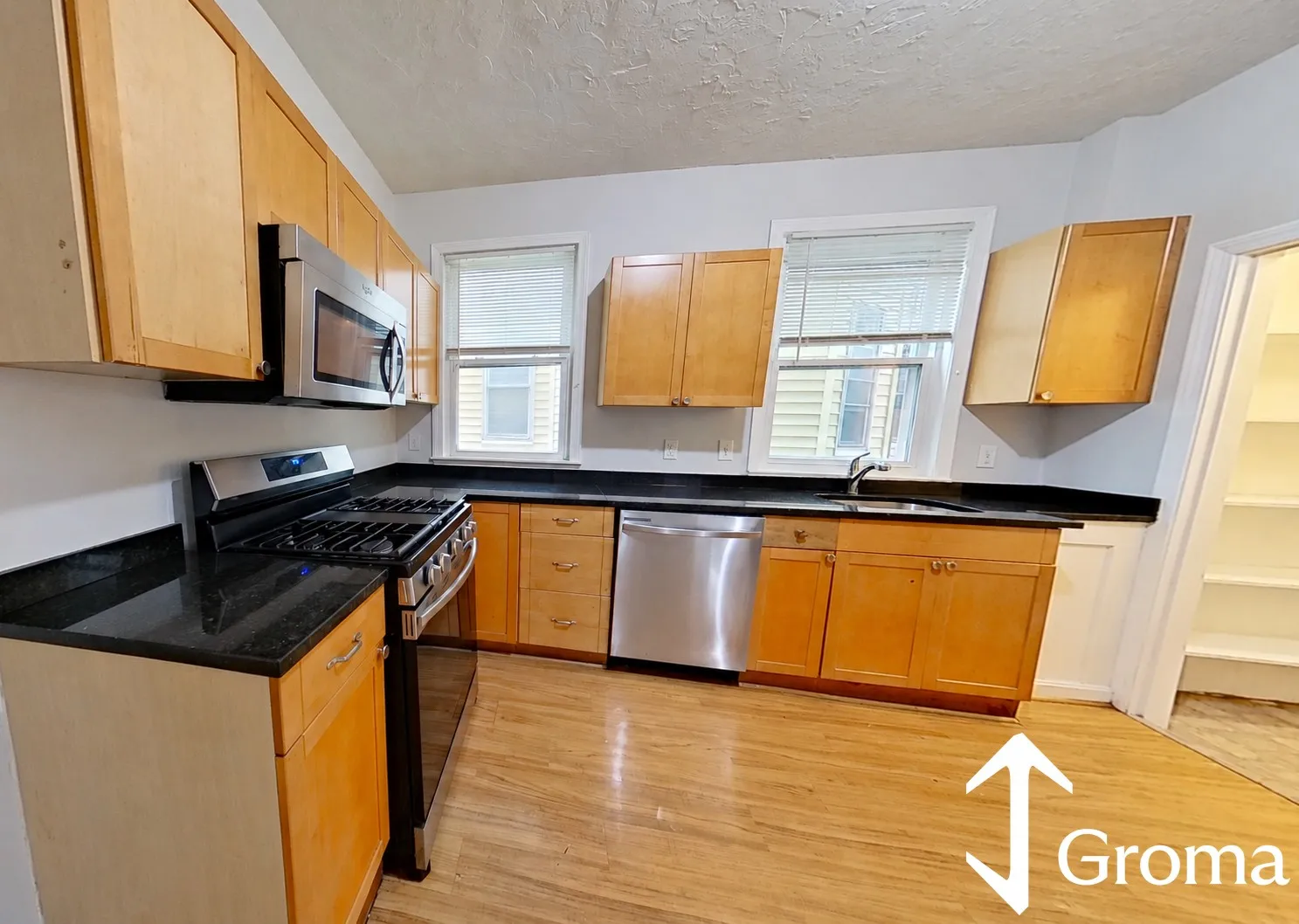 4 bed, 1 bath apartment for rent at 53 Hillside St Unit 1, Mission Hill