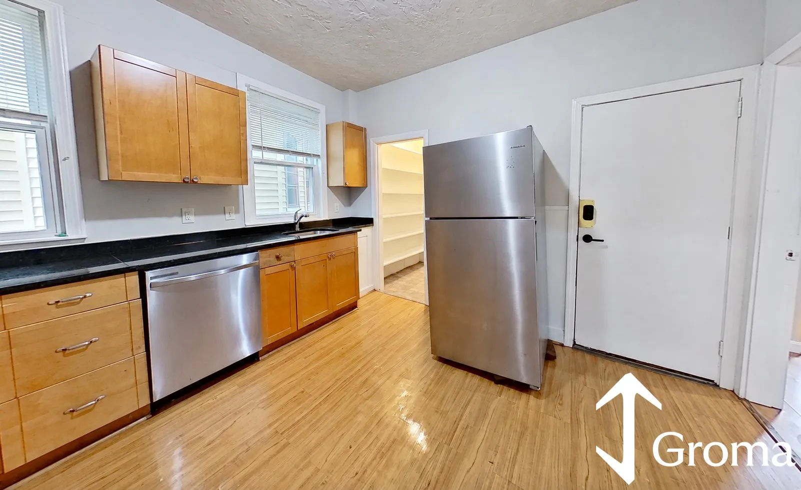 4 bed, 1 bath apartment for rent at 53 Hillside St Unit 1, Mission Hill — photo 2 of 12