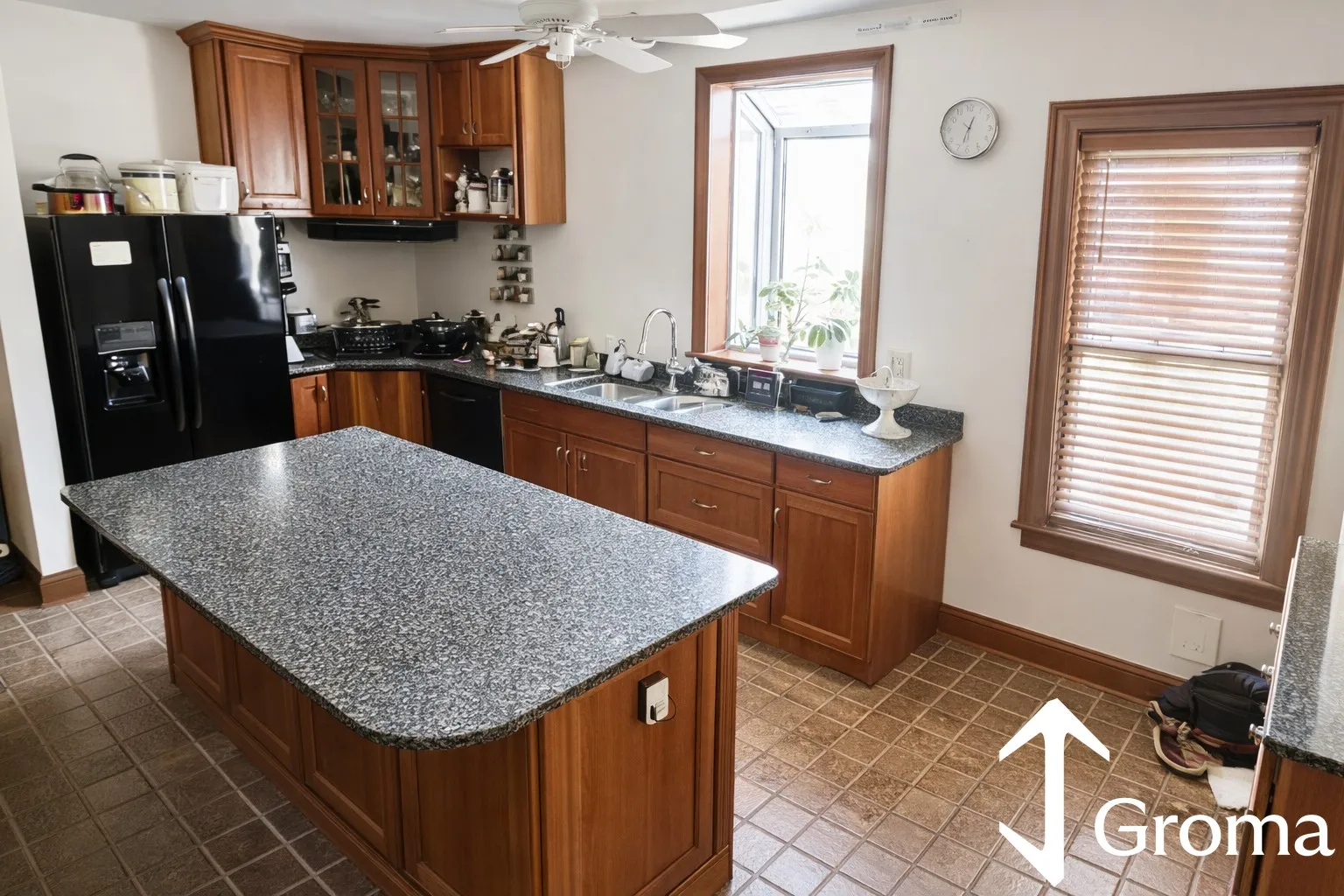 4 bed, 1 bath apartment for rent at 53 Hillside St Unit 1, Mission Hill — photo 3 of 10
