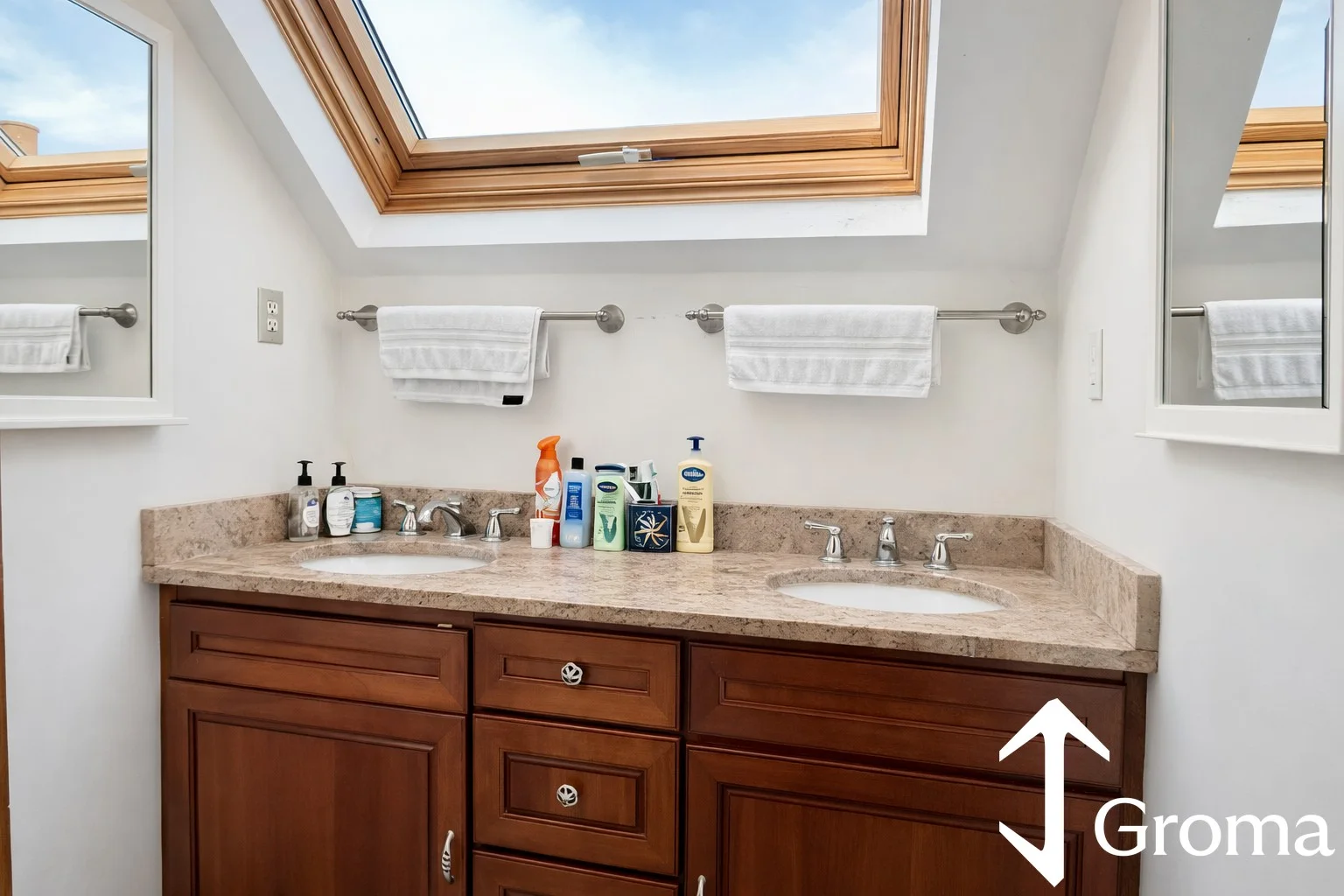 4 bed, 1 bath apartment for rent at 53 Hillside St Unit 1, Mission Hill — photo 9 of 10