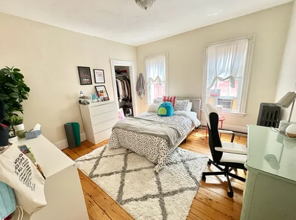 4 bed, 1 bath apartment for rent at 53 Hillside St Unit 3, Mission Hill — photo 2 of 10