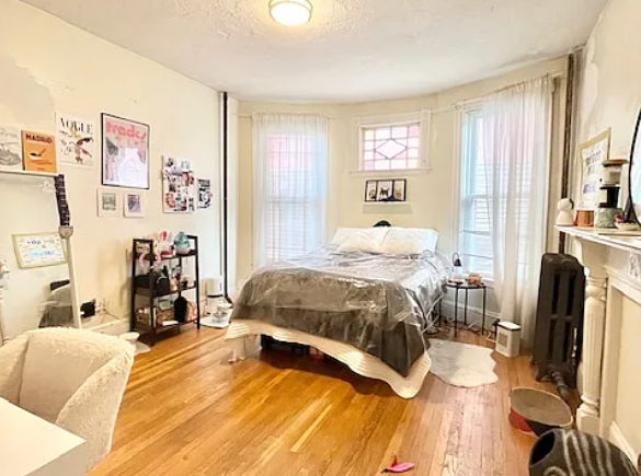 4 bed, 1 bath apartment for rent at 53 Hillside St Unit 3, Mission Hill — photo 3 of 10