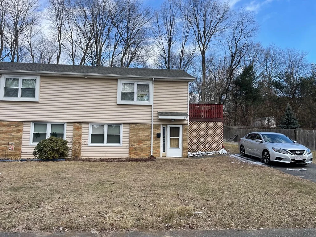 3 bed, 1 bath apartment for rent at 53 Hope Farms Dr Unit 53, Feeding Hills — photo 1 of 15