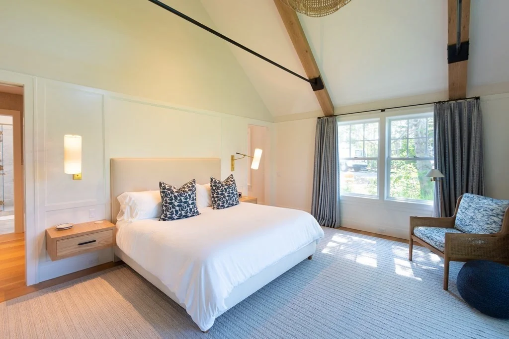 6 bed, 4+ bath apartment for rent at 53 Hummock Pond Rd, Nantucket — photo 11 of 23