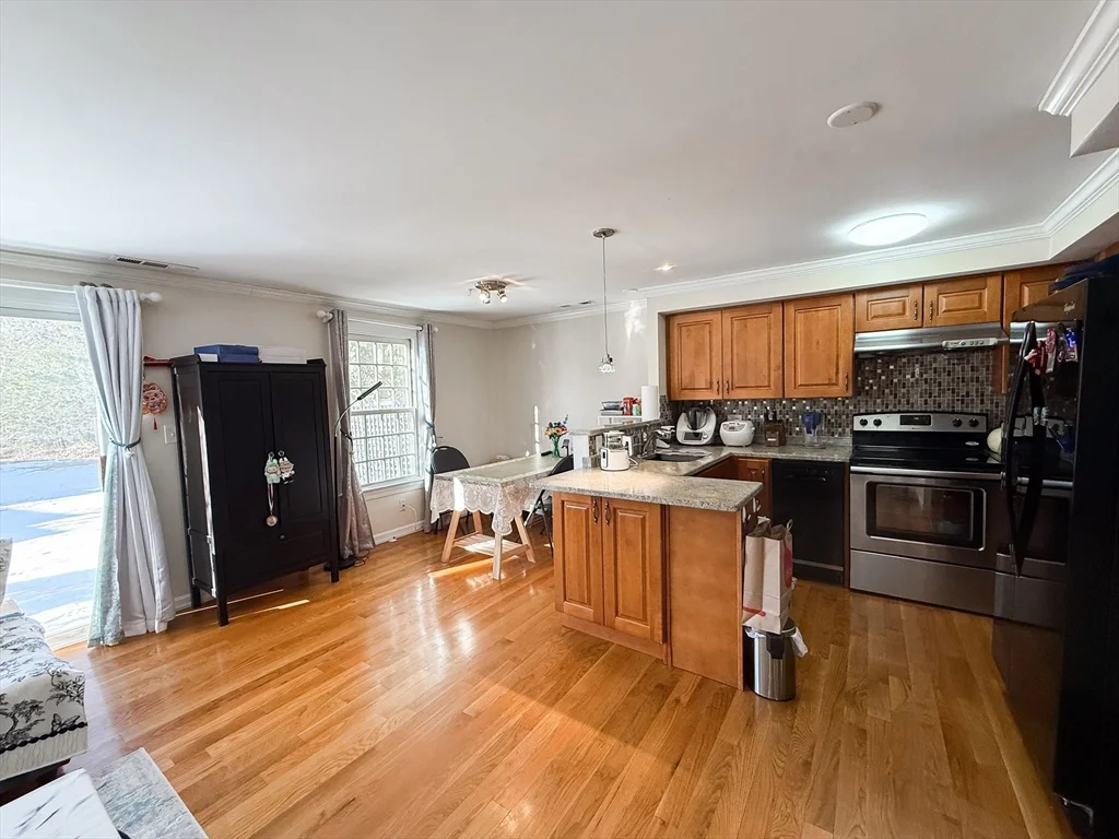1 bed, 1 bath apartment for rent at 53 Jericho Rd Unit B, Weston — photo 3 of 13