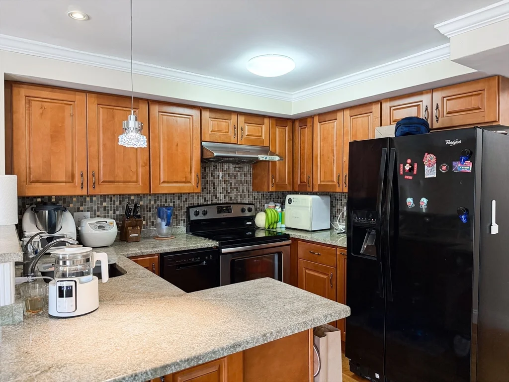 1 bed, 1 bath apartment for rent at 53 Jericho Rd Unit B, Weston — photo 2 of 13