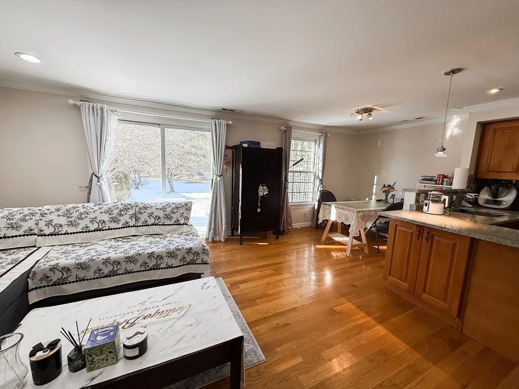 1 bed, 1 bath apartment for rent at 53 Jericho Rd Unit B, Weston — photo 7 of 13