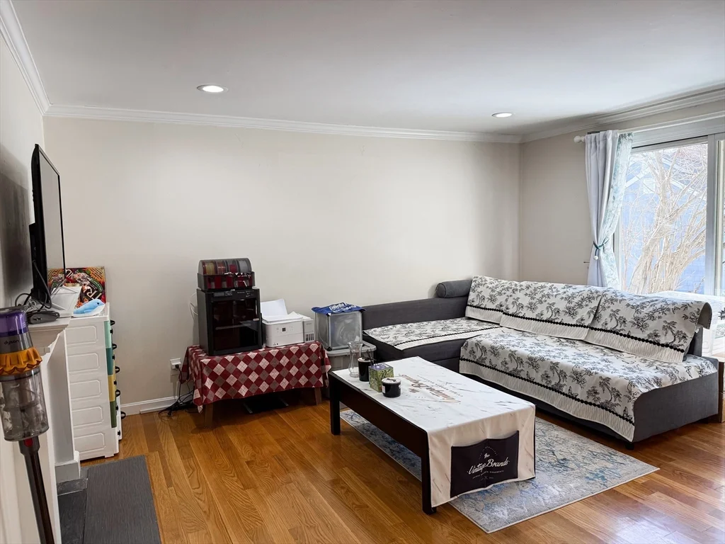 1 bed, 1 bath apartment for rent at 53 Jericho Rd Unit B, Weston — photo 4 of 13