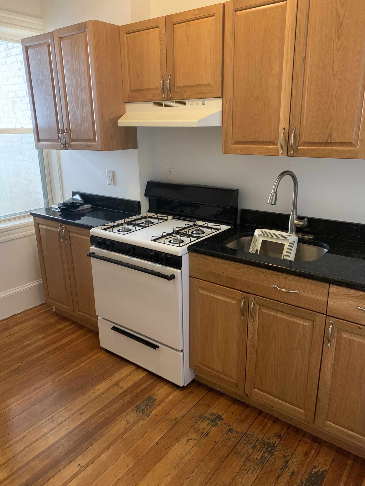 3 bed, 1 bath apartment for rent at 53 Joy St Unit 4, Beacon Hill — photo 4 of 10