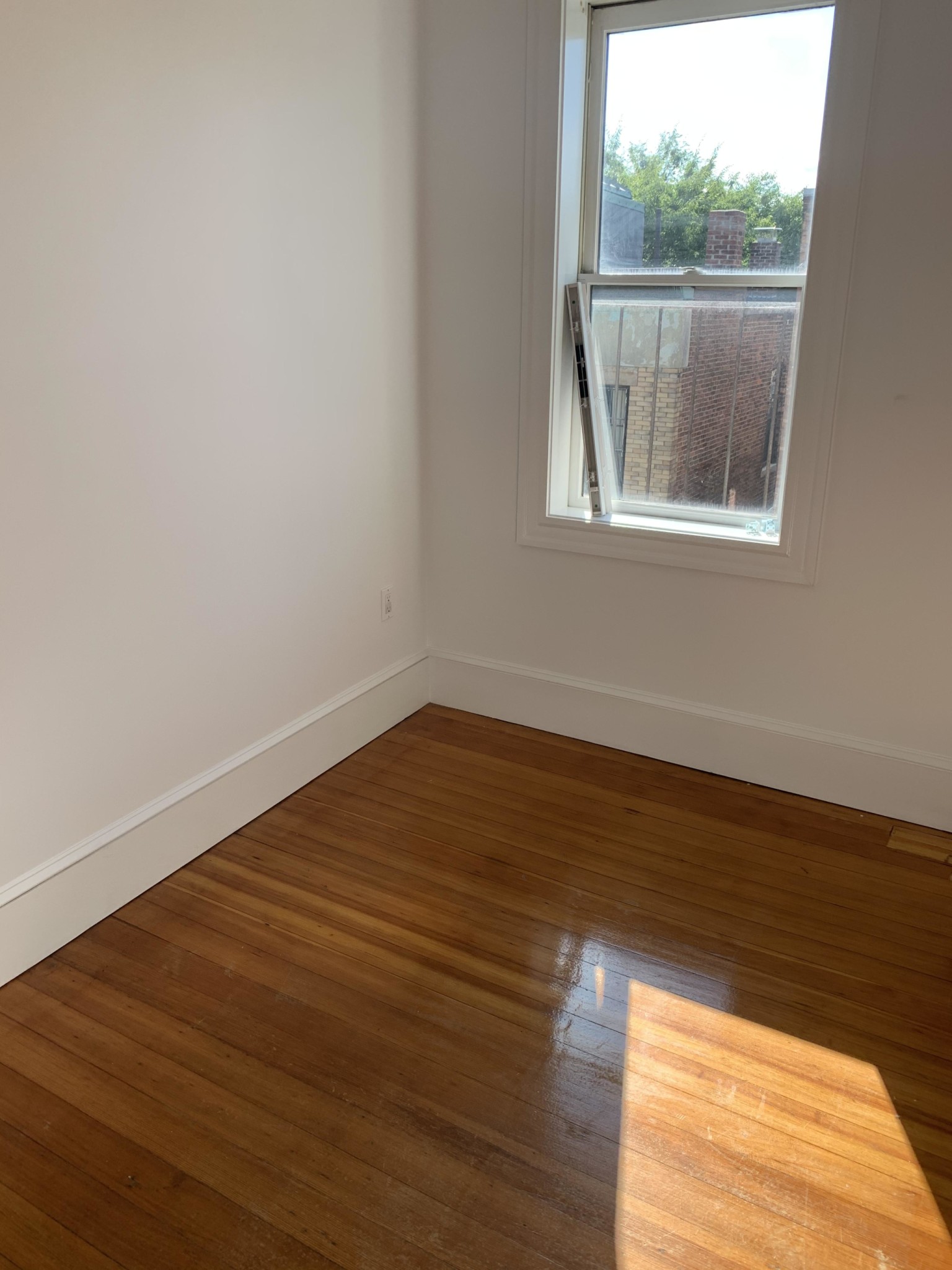 3 bed, 1 bath apartment for rent at 53 Joy St Unit 4, Beacon Hill — photo 2 of 10