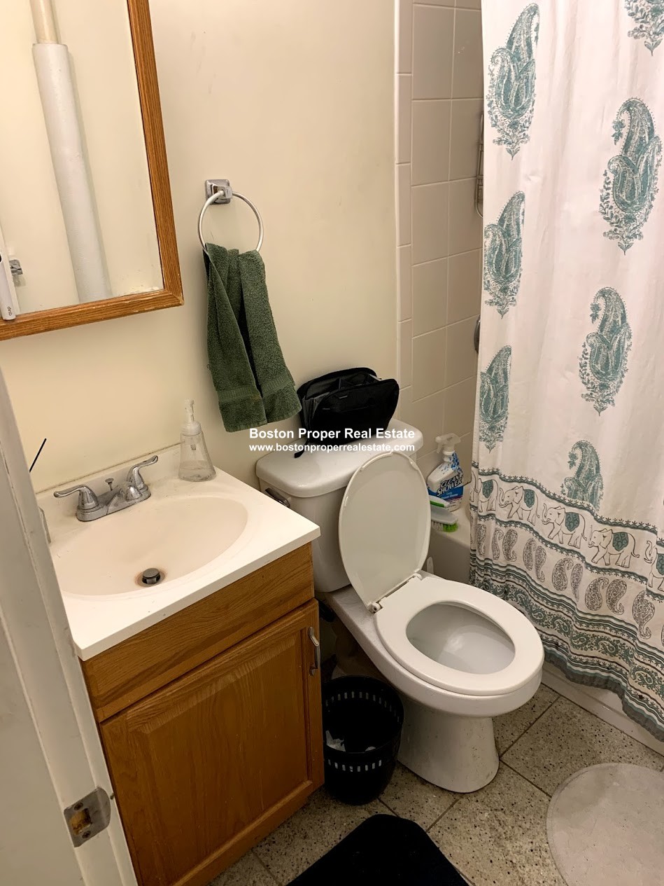 3 bed, 1 bath apartment for rent at 53 Joy St Unit 4A, Beacon Hill — photo 8 of 17
