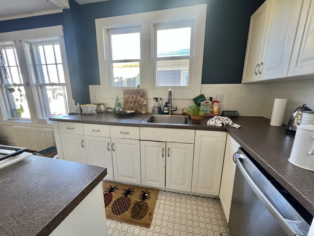 3 bed, 1 bath apartment for rent at 53 Lee St Unit 2, Cambridge — photo 3 of 14