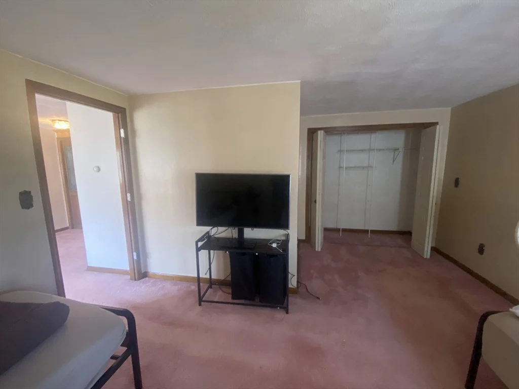 1 bed, 1 bath apartment for rent at 53 Linden St Unit 2, Everett