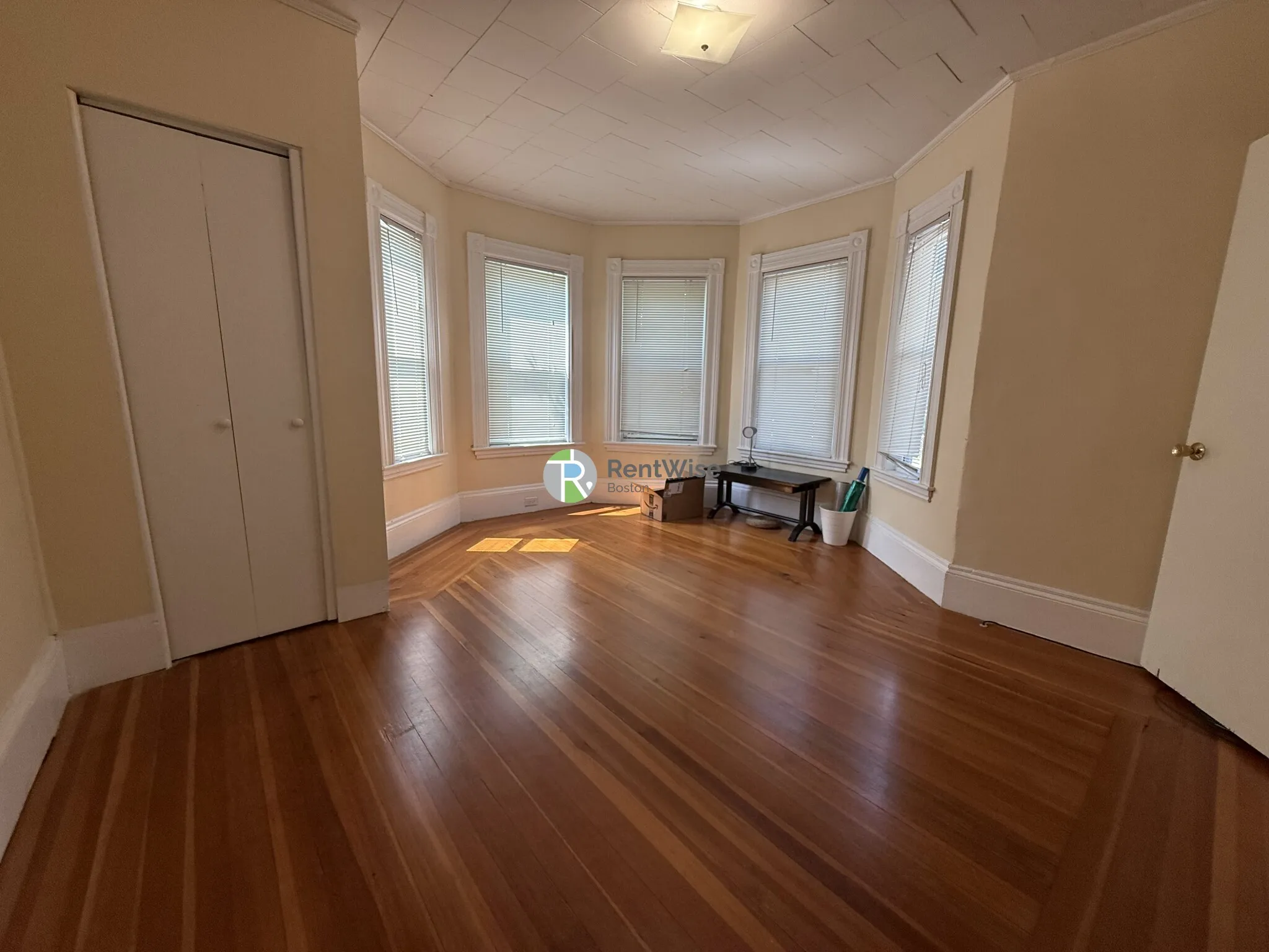3 bed, 1 bath apartment for rent at 53 Litchfield St Unit 0, Brighton — photo 3 of 16
