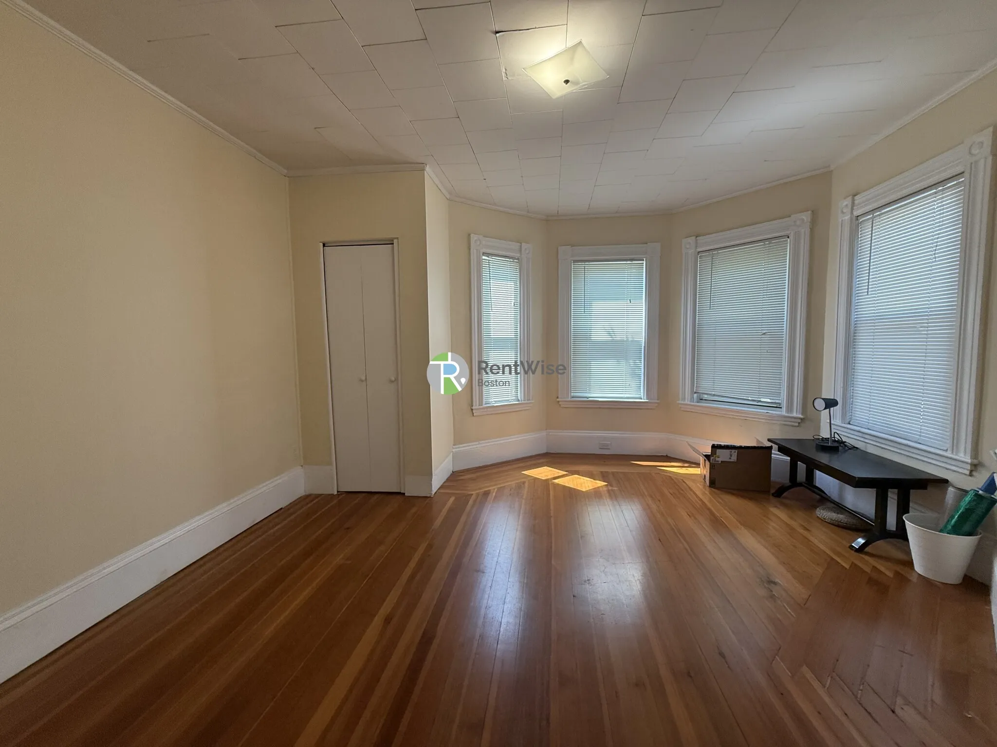 3 bed, 1 bath apartment for rent at 53 Litchfield St Unit 0, Brighton — photo 1 of 16